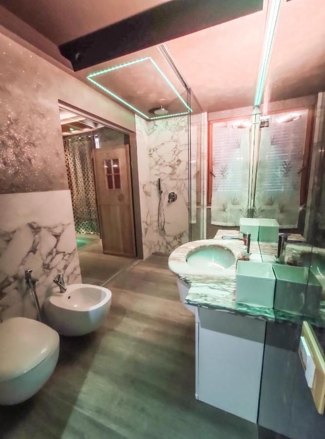 Garda Fantasy Jacuzzi Sauna Piscina Appartement Desenzano del Garda