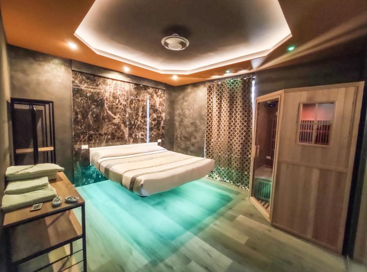 Garda Fantasy Jacuzzi Sauna Piscina Desenzano del Garda