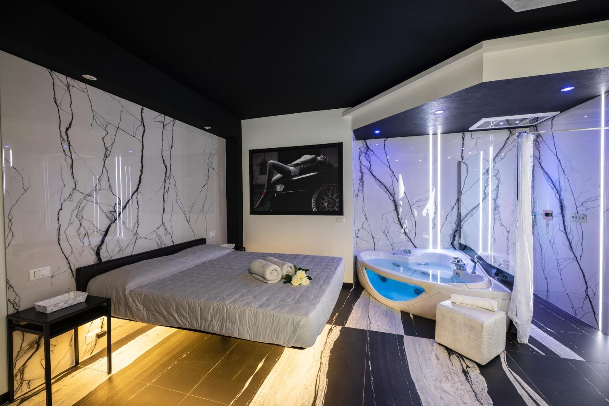 Garda Fantasy Jacuzzi Sauna Piscina Appartement Desenzano del Garda