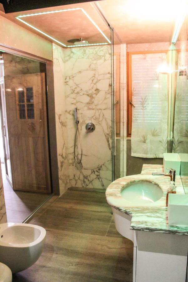 Garda Fantasy Jacuzzi Sauna Piscina