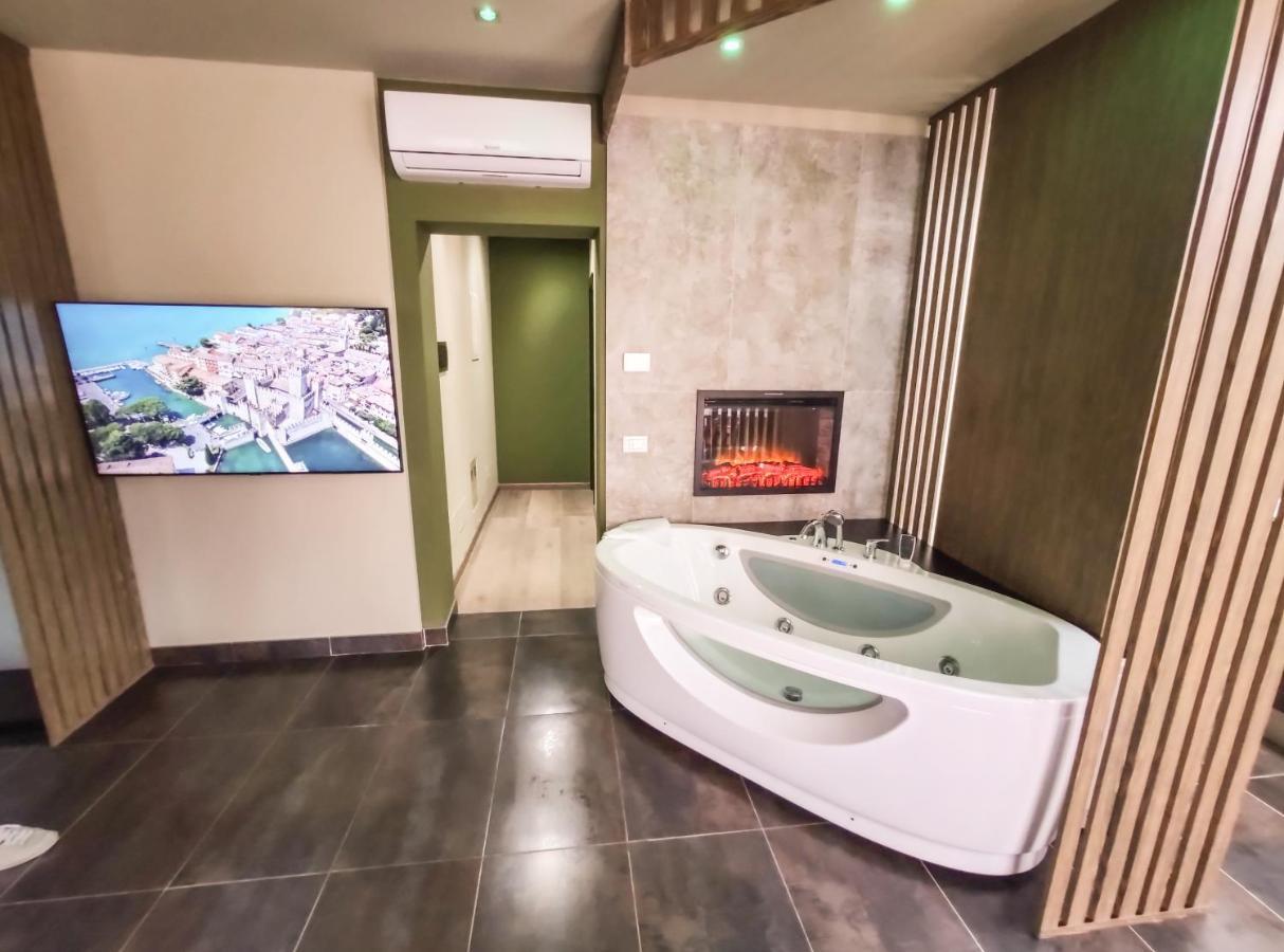 Apartment Garda Fantasy Jacuzzi Sauna Piscina