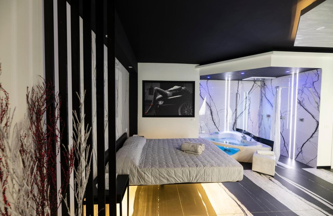 Garda Fantasy Jacuzzi Sauna Piscina Apartment