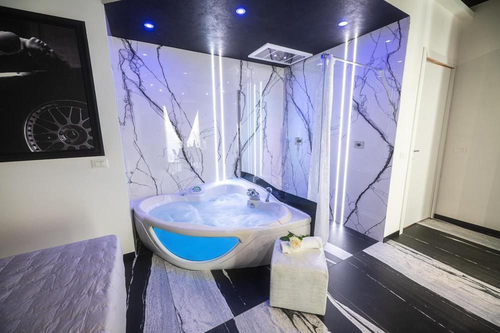 Apartment Garda Fantasy Jacuzzi Sauna Piscina *